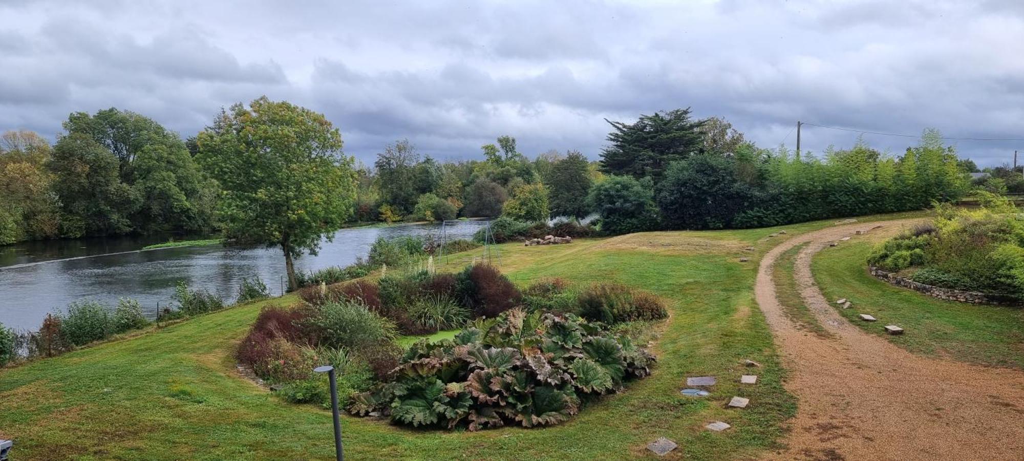 Domaine De La Courbe Hotel & Spa Le Lude Extérieur photo