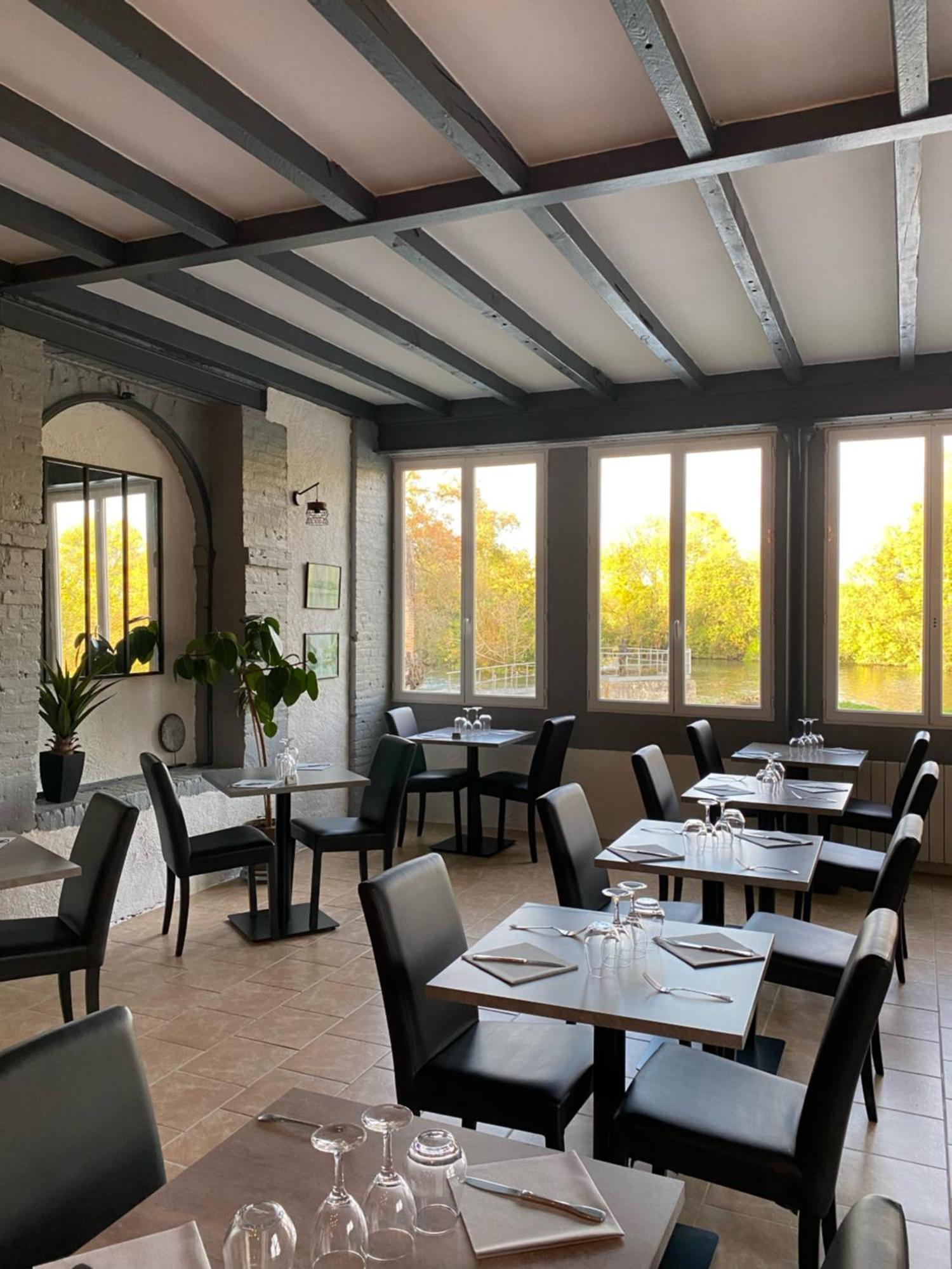 Domaine De La Courbe Hotel & Spa Le Lude Extérieur photo