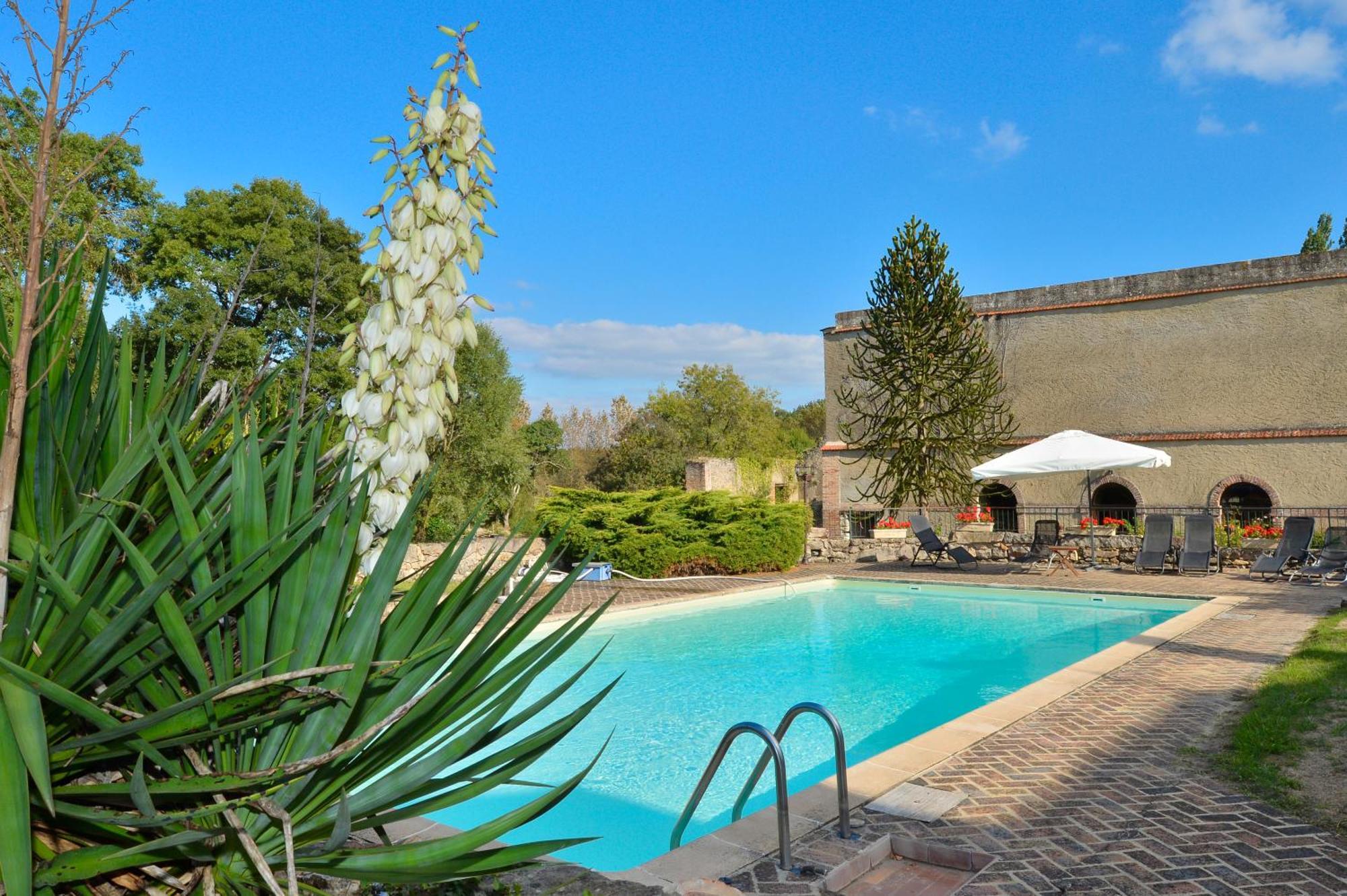Domaine De La Courbe Hotel & Spa Le Lude Extérieur photo
