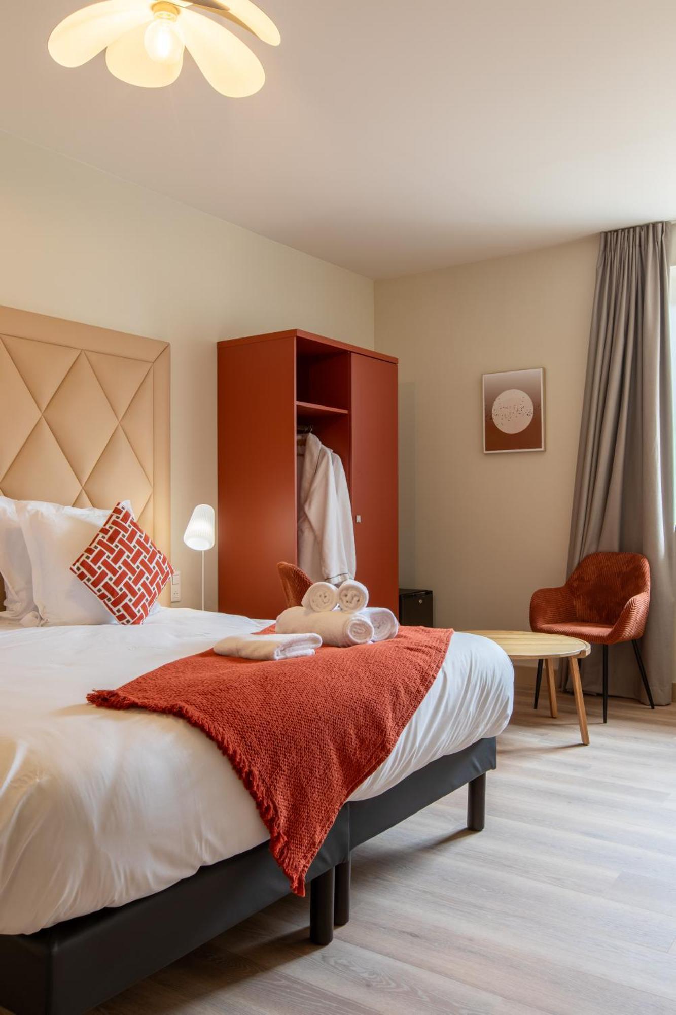 Domaine De La Courbe Hotel & Spa Le Lude Extérieur photo