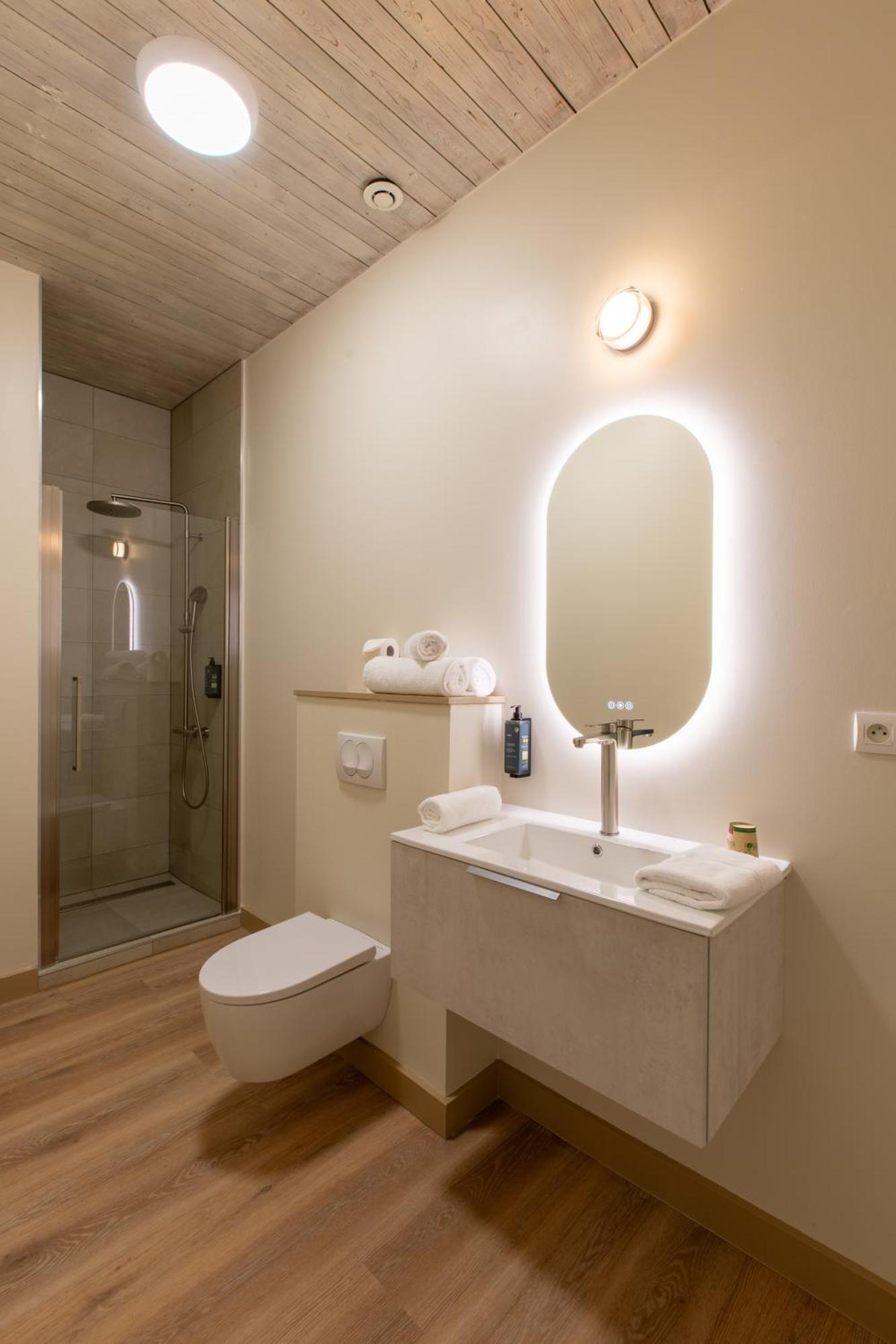 Domaine De La Courbe Hotel & Spa Le Lude Extérieur photo