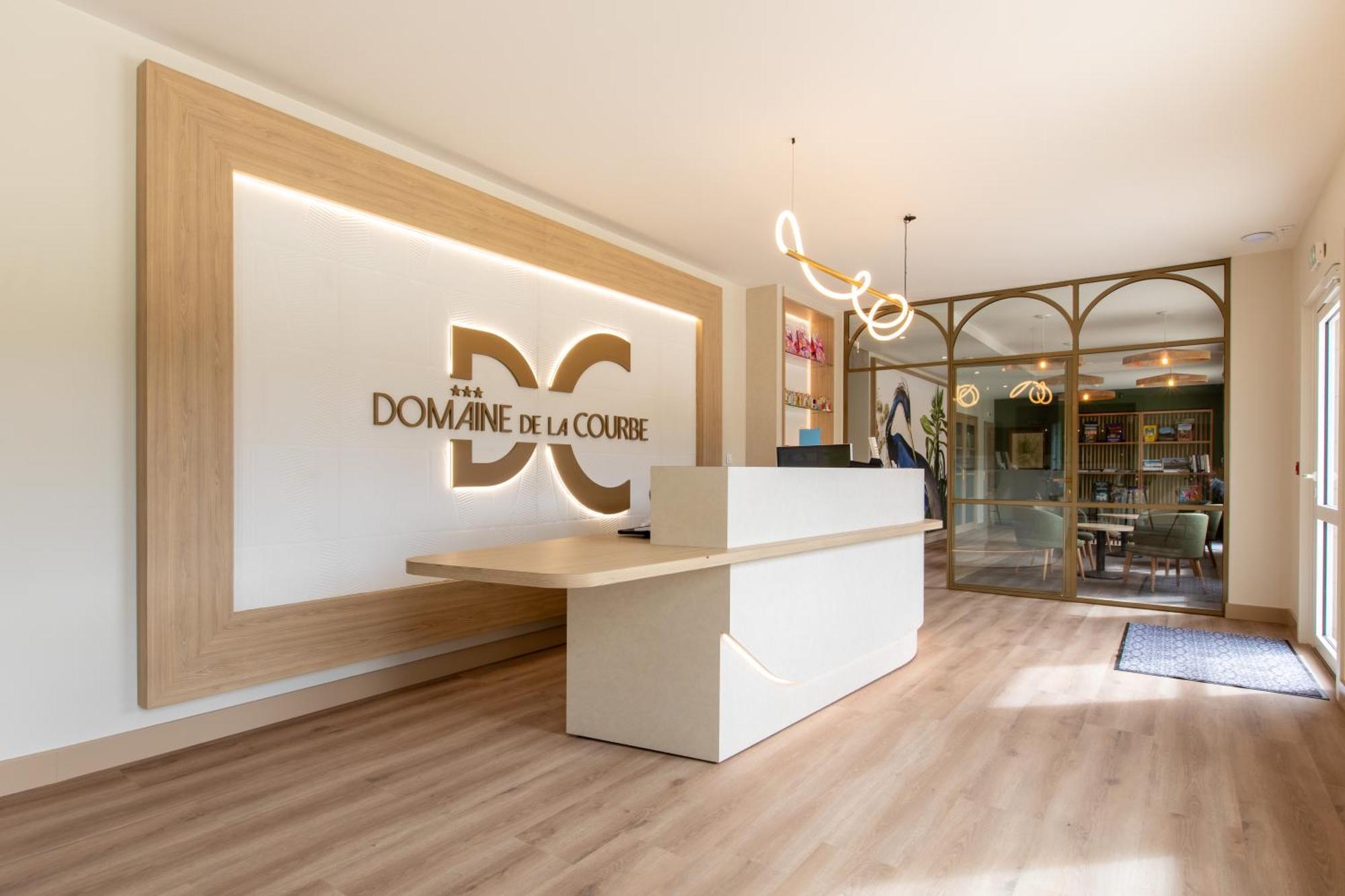 Domaine De La Courbe Hotel & Spa Le Lude Extérieur photo