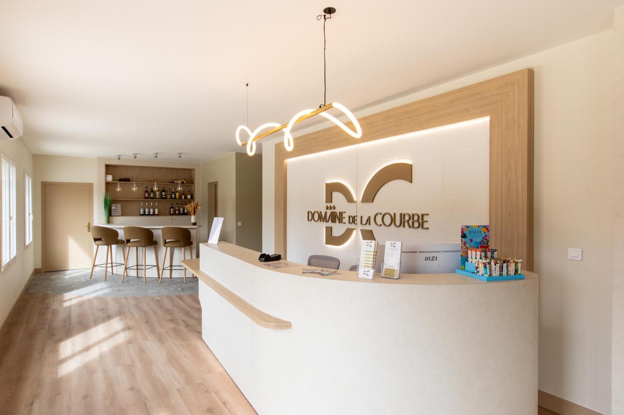 Domaine De La Courbe Hotel & Spa Le Lude Extérieur photo